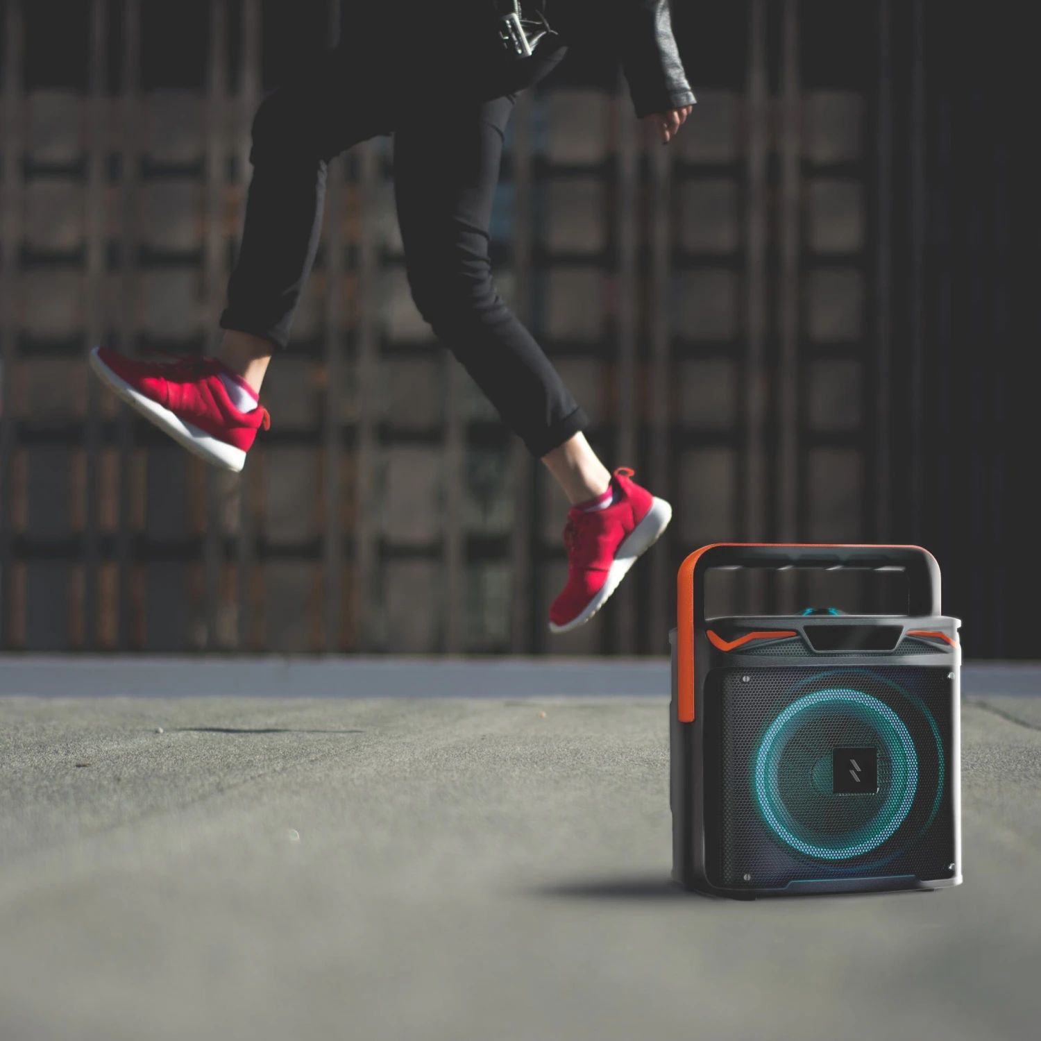 ZIZO AMPLIFY True Wireless 20W Speaker - Black & Orange - Image 5